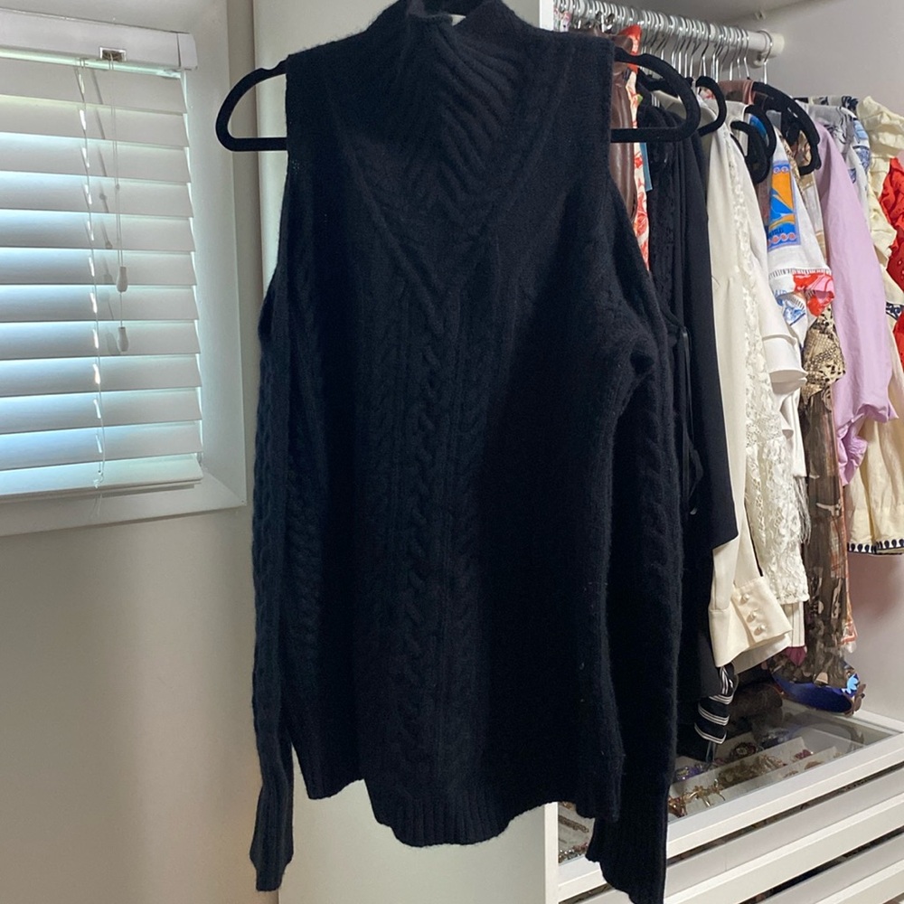 Aqua CASHMERE cold shoulder sweater